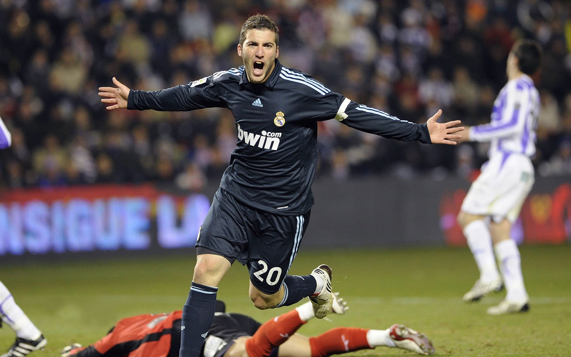 托蒂职业生涯画上完美句点,托蒂颜值巅峰