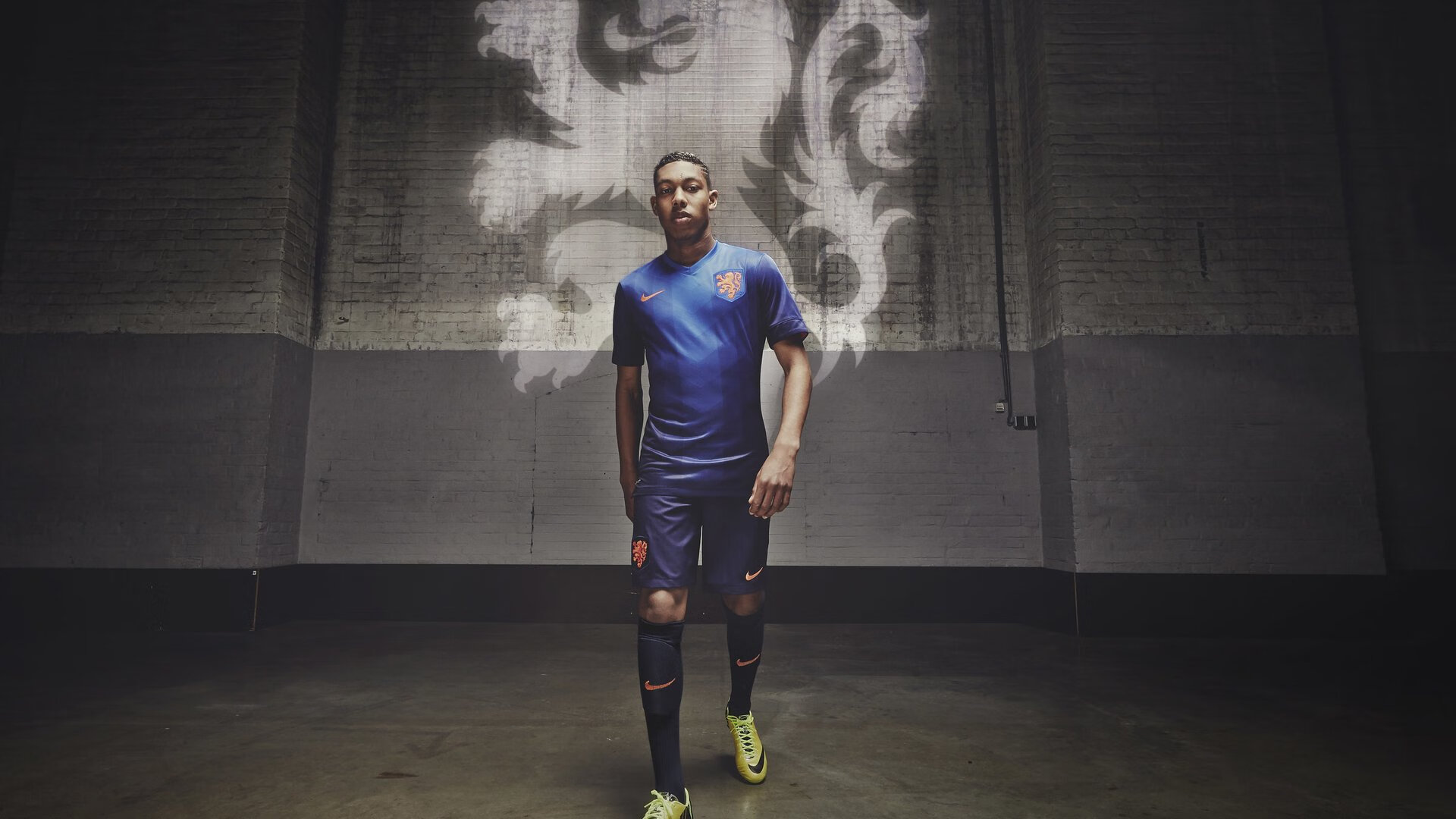 球迷风采：粉丝的热情应援点燃赛场，球迷粉丝怎么称呼好听